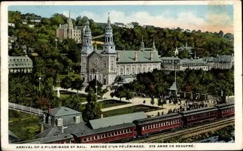 Ak Sainte Anne de Beaupré Quebec Kanada, Ankunft einer Pilgerfahrt mit der Bahn