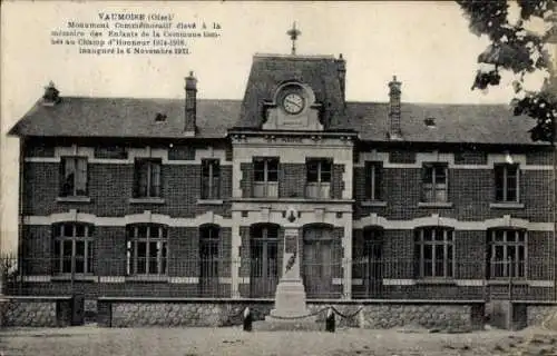 Ak Vaumoise Oise, Monument Commemoratif eleve a la memoire des Entfants de la Commune