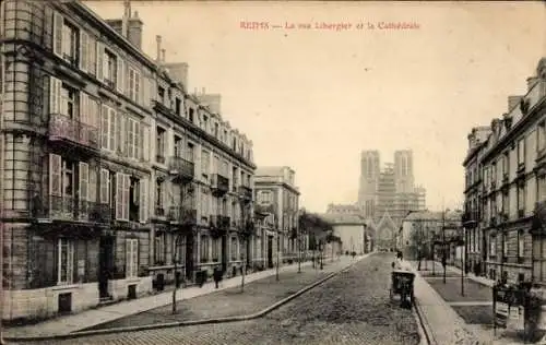 Ak Reims Marne, La rue Libergier et la Cathedrale