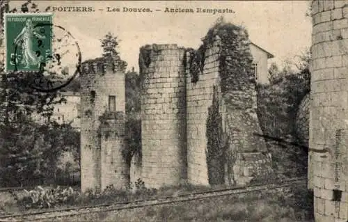 Ak Poitiers Vienne, Les Douves, Anciens Remparts