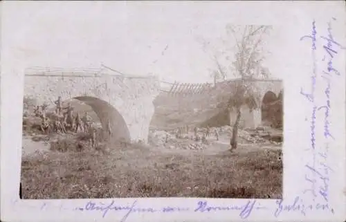 Foto Ak Galizien Ukraine, zerstörte Brücke