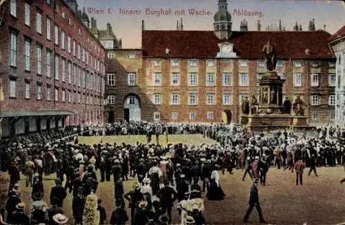 Ak Wien 1 Innere Stadt, Innerer Burghof mit Wachablösung