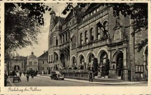 Ak Bückeburg im Kreis Schaumburg, Straßenpartie am Rathaus