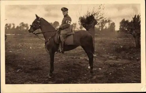 Foto Ak Deutscher Soldat in Uniform, Pferd, Sanitäter