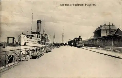 Ak Staveren Stavoren Fryslân Niederlande, Express Zug fährt ein, Hafen, Dampfer