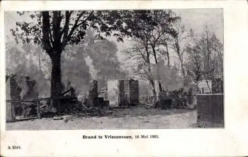 Künstler Ak Vriezenveen Overijssel, Zerstörung durch Brand vom 16. Mai 1905, A 3049