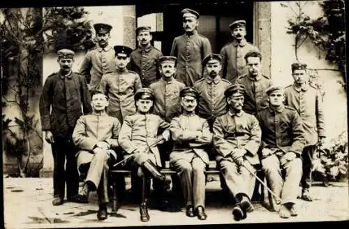 Foto Ak Saffig in der Eifel, Deutsche Soldaten in Uniformen, Gruppenaufnahme