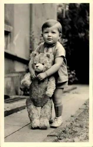 Foto Ak Junge mit Teddy, Portrait