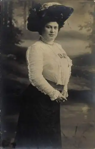 Foto Ak Köln am Rhein, Portrait einer Frau mit Hut