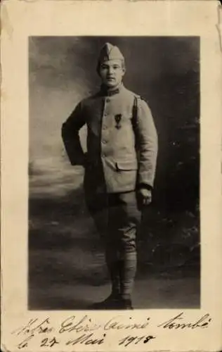 Foto Ak Französischer Soldat in Uniform, Orden, Portrait