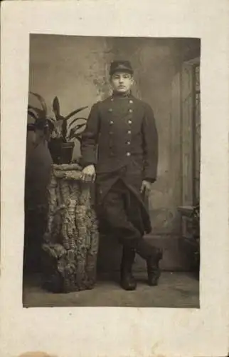 Foto Ak Französischer Soldat in Uniform, Portrait