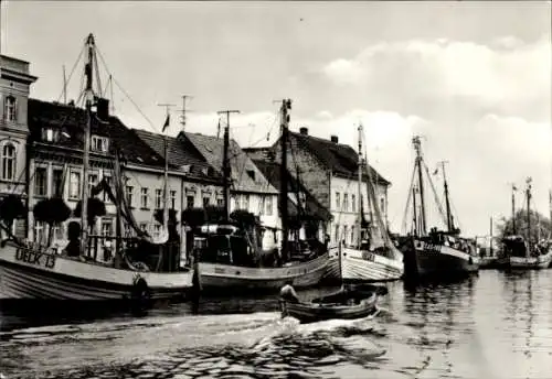 Ak Ueckermünde in Vorpommern, Hafen, Fischerboote