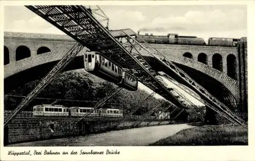 Ak Sonnborn Wuppertal, Drei Bahnen an der Sonnborner Brücke, Schwebebahn, Eisenbahn, Straßenbahn