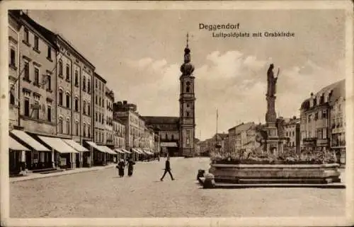 Ak Deggendorf Niederbayern, Luitpoldplatz, Grabkirche