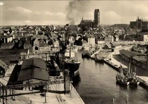 Ak Hansestadt Wismar, Hafen, Schiff, Blick über die Stadt