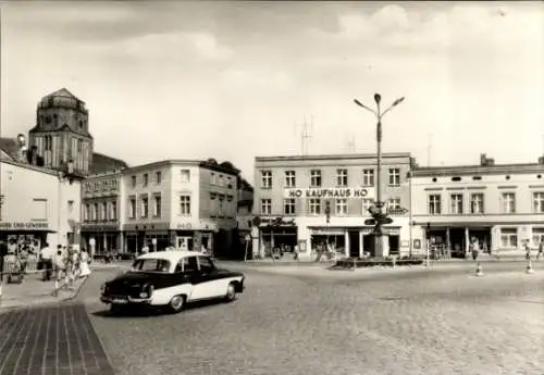 Ak Wolgast, HO Kaufhaus am Ernst Thälmann Platz, Wartburg Auto