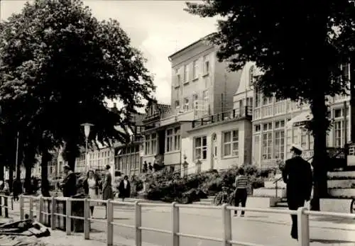 Ak Ostseebad Warnemünde Rostock, am alten Strom