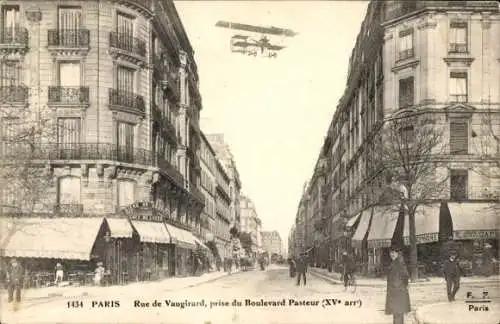 Ak Paris XV Vaugirard, Rue de Vaugirard, aufgenommen vom Boulevard Pasteur