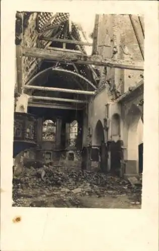 Foto Ak Hattencourt Somme, Kirchenruine, Innenansicht, 1. WK