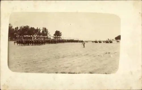 Foto Ak Deutsche Soldaten, Appell, Kavallerie, I. WK