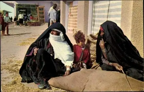 Ak Be'er Sheva Israel, Beduinische Frauen mit Kind am Markt