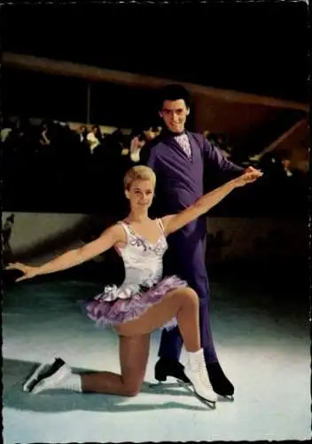 Ak Eislauf Meisterpaar Marika Kilius und Hans Jürgen Bäumler