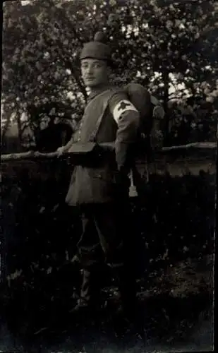 Foto Ak Deutscher Soldat in Uniform, Sanitäter in Galizien, I WK