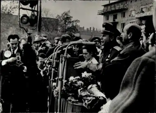 Foto Gera in Thüringen, Kosmonaut Juri Alexejewitsch Gagarin bei einer Rede