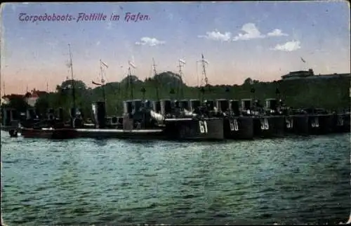 Ak Deutsche Kriegsschiffe, Torpedoboots-Flottille im Hafen, Kaiserliche Marine