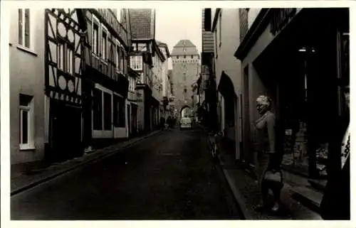 Foto Ak Linz am Rhein, Straßenpartie, Turm, Tor