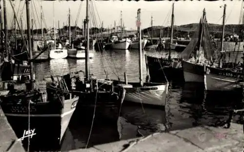 Ak Saint Gilles Croix de Vie Vendée, La flottille de peche au Bassin