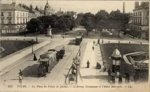 Ak Tours Indre et Loire, Place du Palais de Justice, Straßenbahn, Luciline, Litfaßsäule