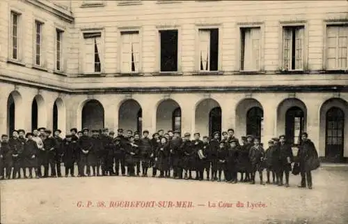 Ak Rochefort sur Mer Charente Maritime, La Cour du Lycée