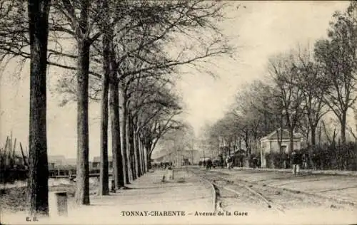 Ak Tonnay Charente und Charente Maritime, Avenue de la Gare