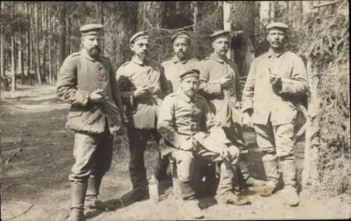 Foto Ak Deutsche Soldaten in Uniformen, Gruppenaufnahme