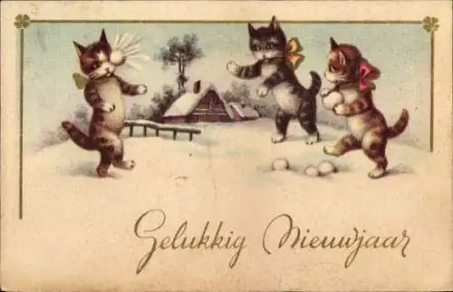 Ak Glückwunsch Neujahr, Katzen, Schneeballschlacht