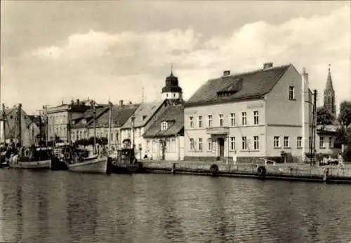 Ak Ueckermünde in Vorpommern,  Hafen, Kirchturm