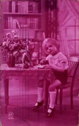 Ak Kind schreibt einen Brief, Teddy sitzt daneben