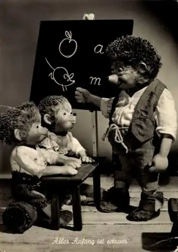 Ak Mecki der Igel, Aller Anfang ist schwer, In der Schule, Tafel, Buchstaben