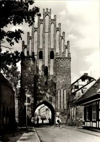 Ak Neubrandenburg in Mecklenburg, Stargarder Tor, Innentor