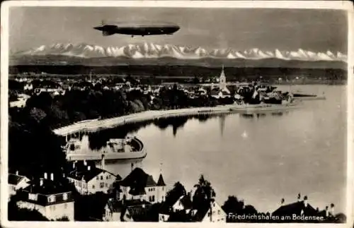 Ak Friedrichshafen am Bodensee, Zeppelin über der Stadt