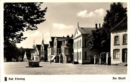 Ak Tönning an der Eider Nordfriesland, am Markt, Brunnen