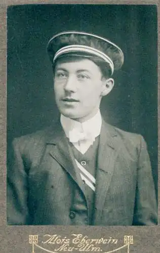 Studentika Ak Portrait eines Studenten, Mütze, Photographie Alois Eberwei, Neu-Ulm