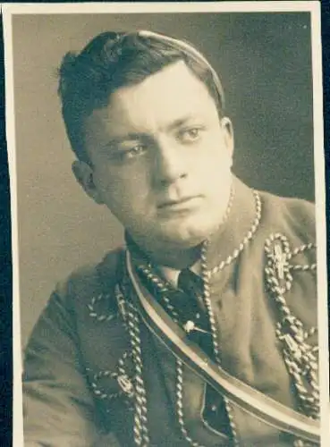 Studentika Foto Portrait eines Studenten in Uniform, Mütze