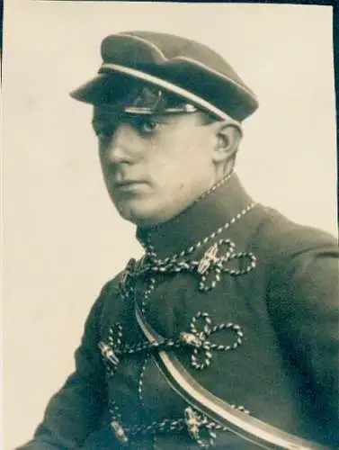 Studentika Foto Ak Portrait eines Studenten in Uniform, Mütze