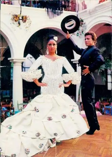 Stoff Ak Spanische Tracht, Tanzpaar, Frau in weißem Kleid