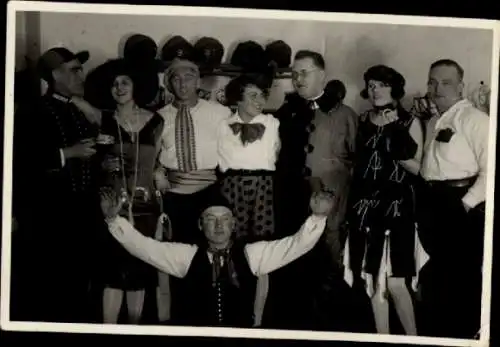 Foto Menschen in Karnevalkostümen, Gruppenbild, Fest