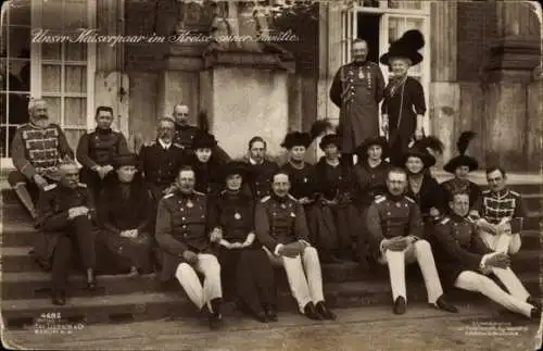 Ak Kaiserpaar mit der kaiserlichen Familie, Kaiserin Auguste Viktoria, Kaiser Wilhelm II