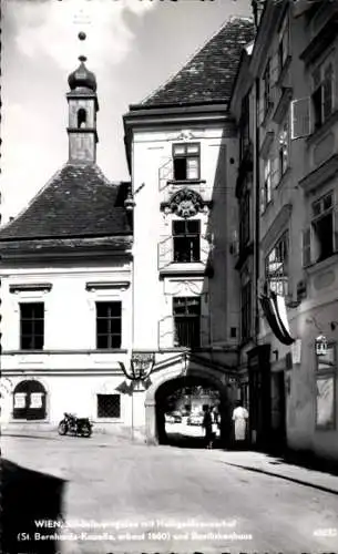 Ak Wien 1 Innere Stadt, Schönlaterngasse, Heiligenkreuzerhof, St. Bernhards-Kapelle, Basiliskenhaus