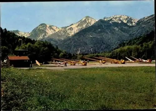 Ak Unterwössen in Oberbayern, Chiemgau, deutsche Alpensegelflugschule, Panorama, Segelflugzeuge